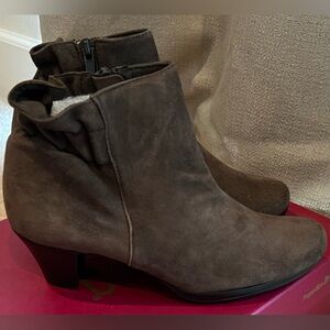 Munro Women's Alfie - Greige Suede